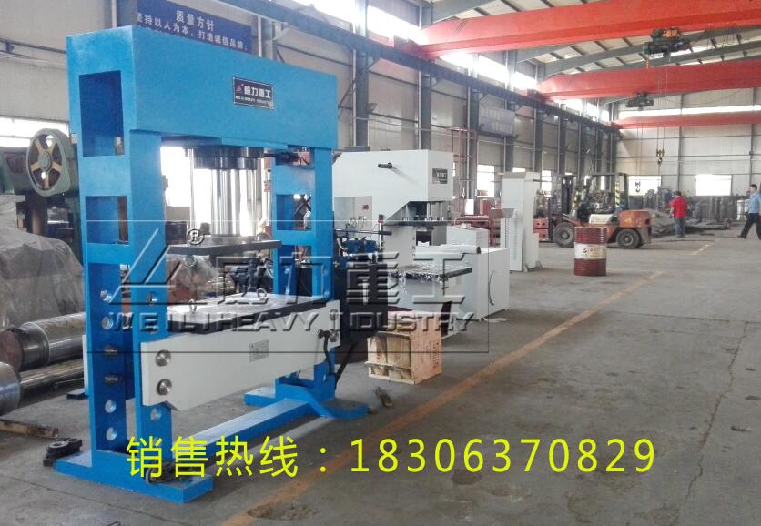 出口的150噸藍(lán)色龍門油壓機
