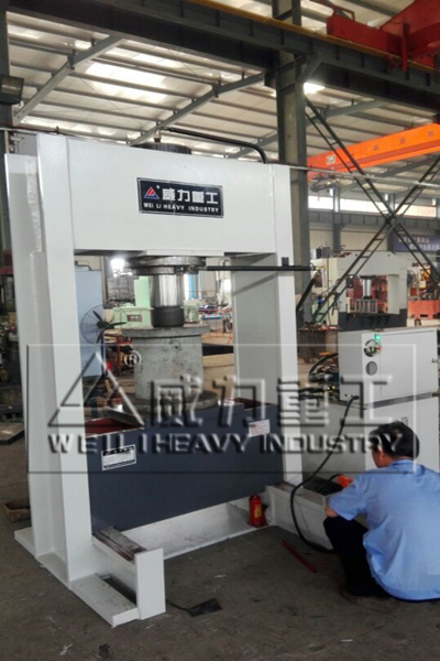 150噸帶移動工作臺龍門油壓機