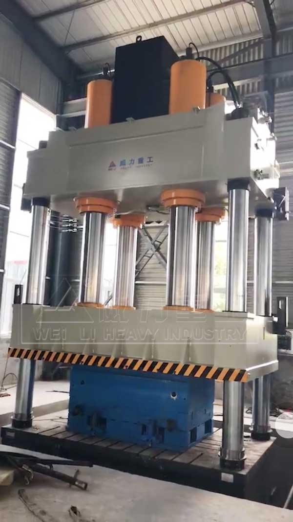 1600噸SMC化糞池成型液壓機(jī)