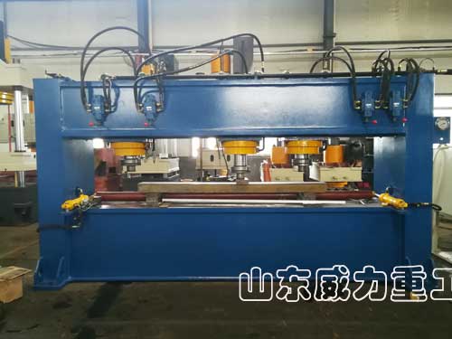 汽車后橋殼校直機