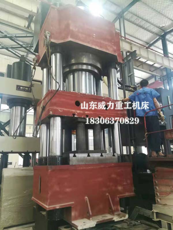 1500噸四柱式熱鍛成型油壓機(jī)