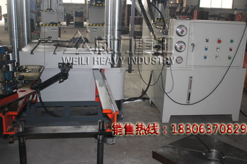帶有移動工作臺的油壓機(jī)實(shí)物圖 帶有移動工作臺的油壓機(jī)實(shí)物圖